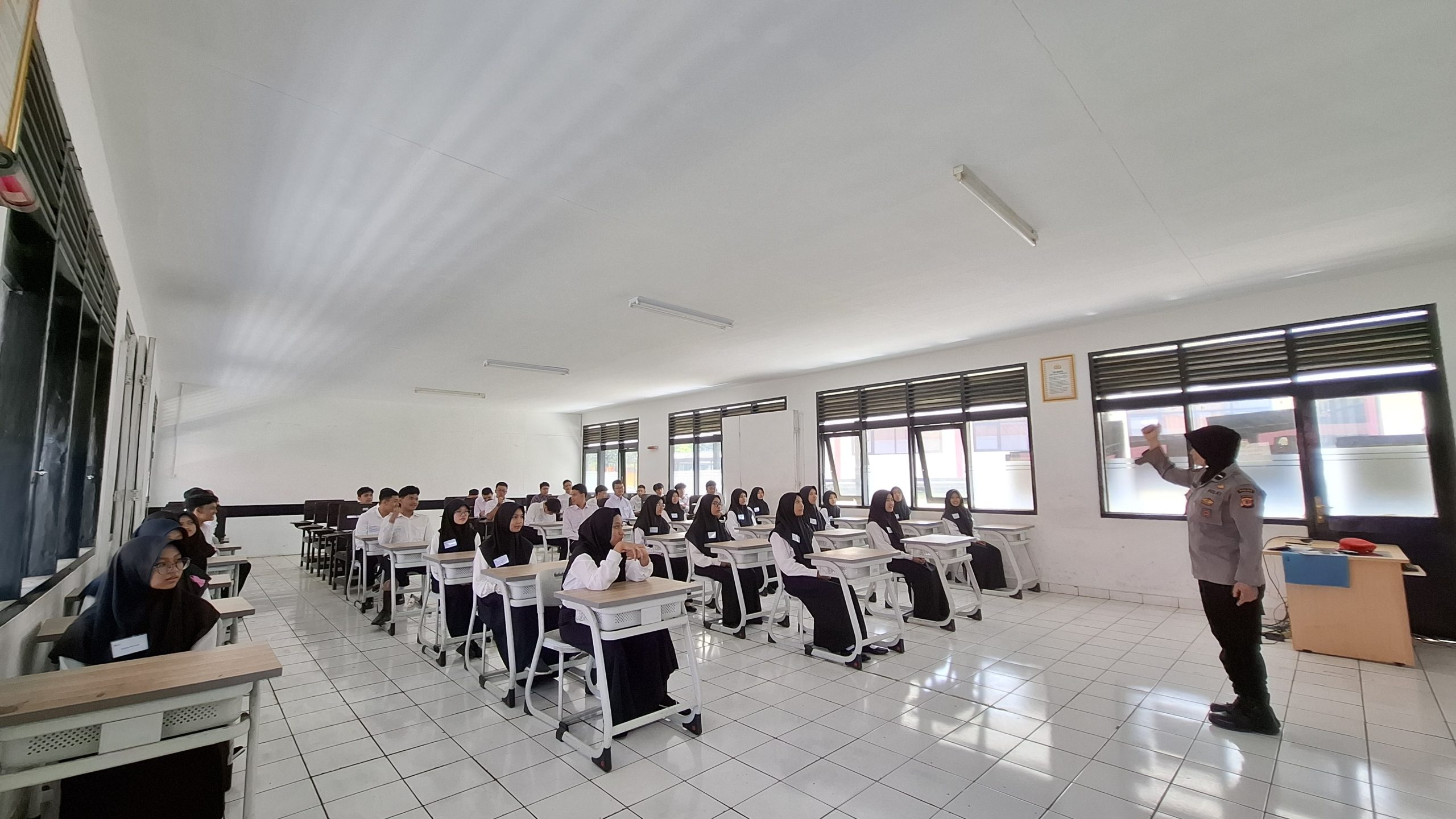Langkah Pertama SMA Islam Terbaik di Bandung Menuju Masa Depan: Freshmen Camp 2025 di SPN Polda Jabar
