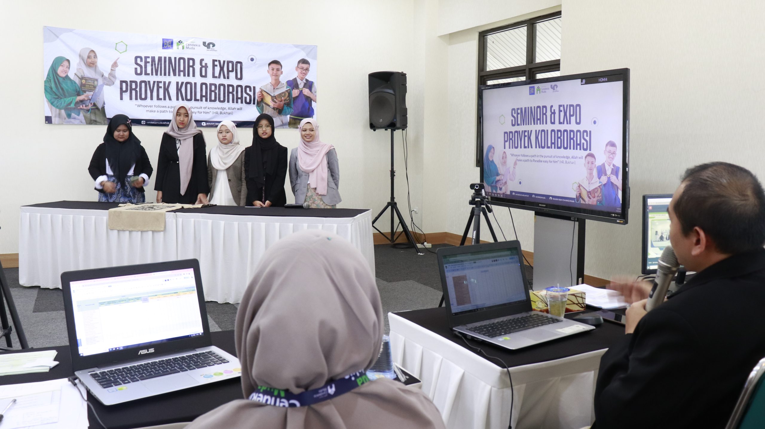 Proyek Kolaborasi: Inovasi Pembelajaran yang Membentuk Generasi Unggul